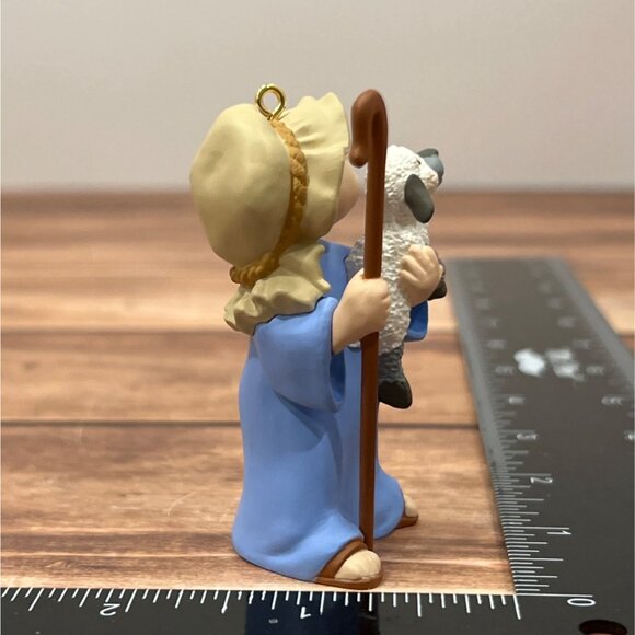 1998 HALLMARK KEEPSAKE ORNAMENT QX6496 WATCHFUL SHEPHERD WITH LAMB - Picture 7 of 11